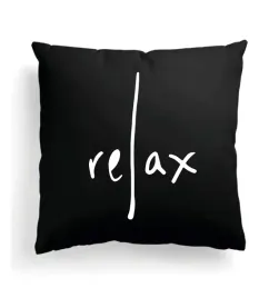 czarna-poduszka-z-imieniem-na-wielkanoc-relax-relaks-napis-minimalistyczny