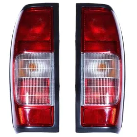 nissan-navara-d22-2002-2005-lampa-tylna-tyl-le-pr