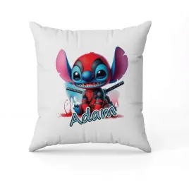 biala-poduszka-swiateczna-z-nadrukiem-przent-stich-deadpool-imie