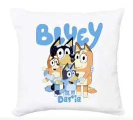 biala-poduszka-swiateczna-z-nadrukiem-prezent-bluey-blu-piesek-imie-9