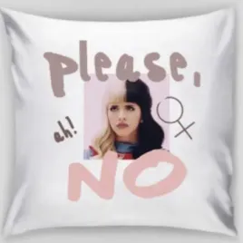 biala-poduszka-swiateczna-z-nadrukiem-prezent-melanie-martinez-imie-3