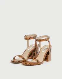 pullandbear-sandaly-na-obcasie-wzor-waz-5603011