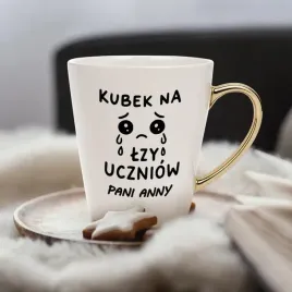 kubek-do-kawy-ze-zlotym-uchem-i-nadrukiem-dla-nauczycielki