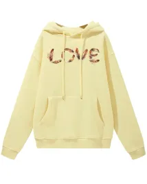 bluza-oversize-z-kapturem-love-z-motywem-pior-milosc-ptaki-waniliowy-l