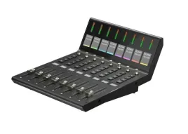 icon-v1-x-8-kanalowy-ekspander-z-dotykowymi-suwakami-i-ekranami-tft