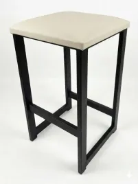 czarny-metalowy-hoker-wysoki-60cm-do-wyspy-barku-taboret-na-taras-do-kuchni
