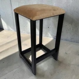 taboret-metalowy-do-baru-cukierni-pizzerii-tapicerowany-bez-jodelka-welur