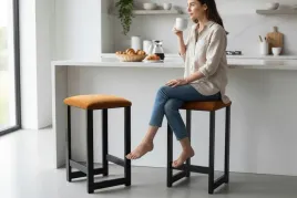 taboret-czarny-loft-rustykalny-kolorowe-siedziska-welur-pikowany-do-kuchni