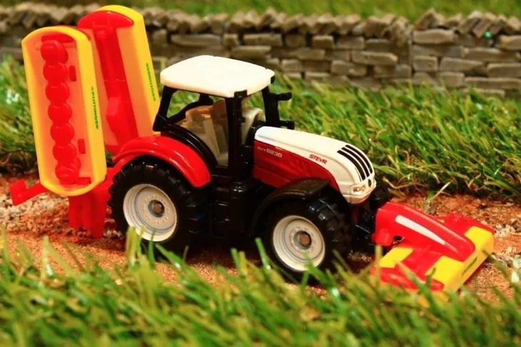 siku-model-traktor-steyr-z-kosiarka-material-metal