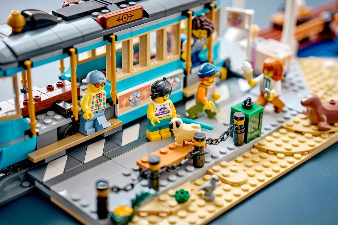 lego-60506-city-trains