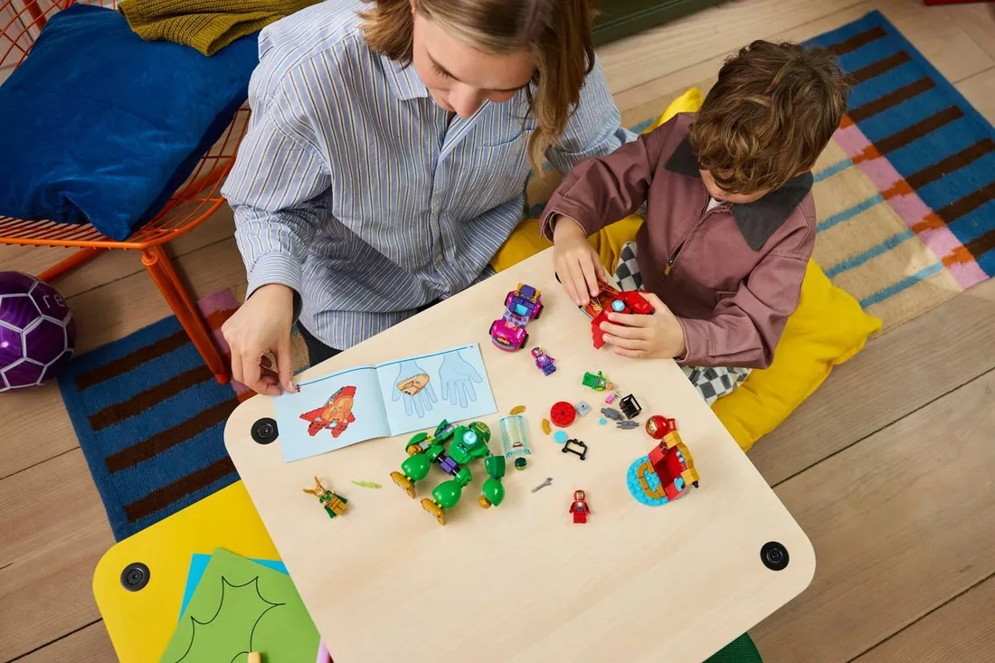lego-11211-kids-gloves