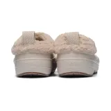 crocs-classic-lined-shorty-bezowy-unisex-211380-0lh-38-39-wzor-dominujacy-inny-wzor-brak