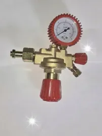 reduktor-butlowy-propan-butan-lpg-manometr-zawor-mosiezny-korpus