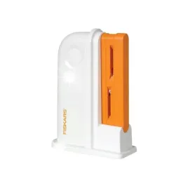 uniwersalna-ostrzalka-do-nozyczek-1020499-fiskars