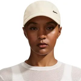 czapka-z-daszkiem-nike-dri-fit-club-kremowa-fb5372-115