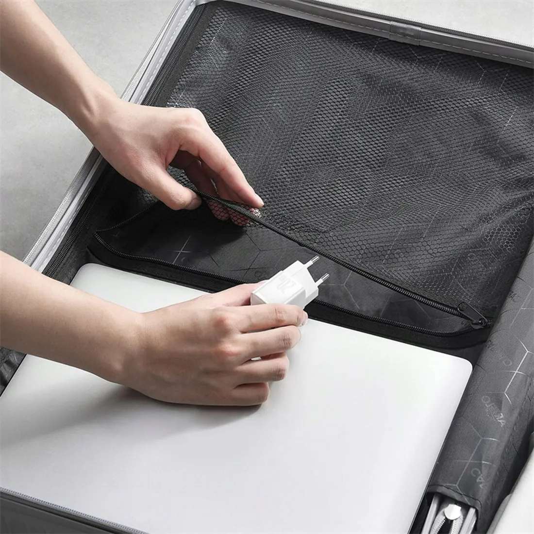 ladowarka-sieciowa-usb-c-pd-cube-20w-biala