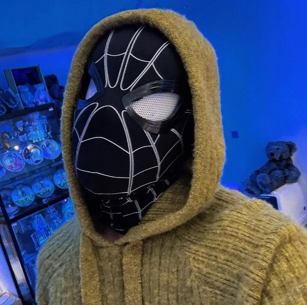 maska-na-twarz-spider-man-plastik-material-tkanina-rodzaj-na-twarz
