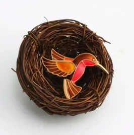 przypinka-z-kolibrem-ptak-ptakiem-metalowa-pins-broszka-do-plecaka
