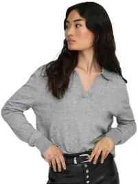 only-sweterek-damski-szary-klasyczny-z-kolnierzem-z-wiskozy-elegancki