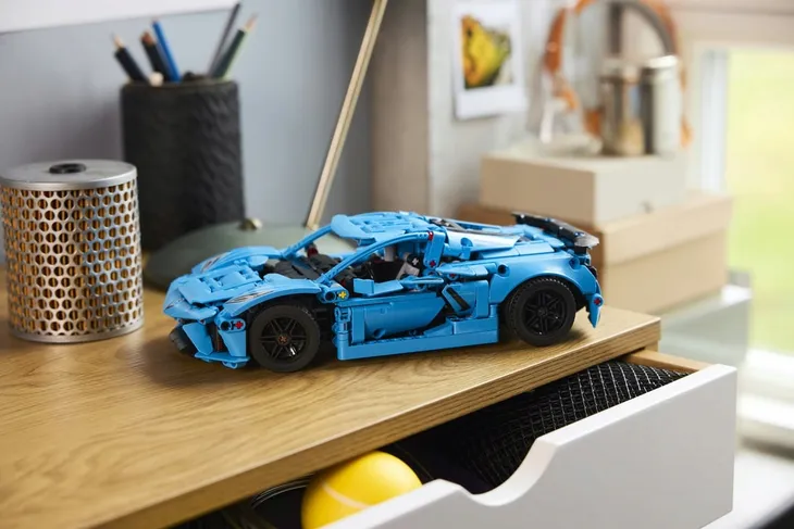 lego-technic-niebieski-chevrolet-corvette-stingray