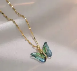 naszyjnik-wisiorek-motyl-z-diamencikami-krysztalkami-butterfly-diamentowy
