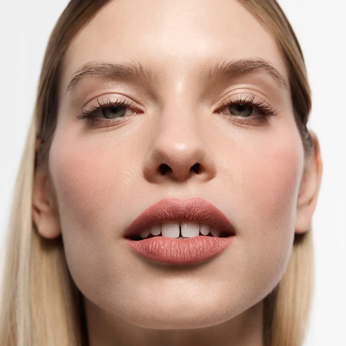 olowek-do-ust-amc-matte-17-inglot