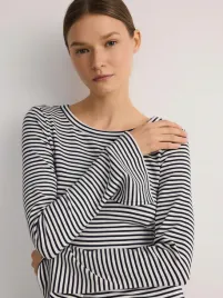 biala-sukienka-maxi-z-granatowymi-paskami-reserved-l