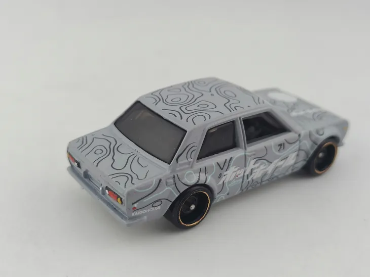 hot-wheels-71-datsun-510-stan-nowy