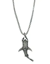 naszyjnik-wisiorek-ze-zlowionym-rekinem-megalodon-rekin-shark-srebrny