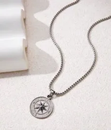 naszyjnik-lancuszek-z-kompasem-kompas-srebrny-compass-kierunki-swiata-y2k