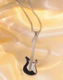 naszyjnik-wisiorek-gitara-elektryczna-czarna-electric-guitar-muzyka-prezent