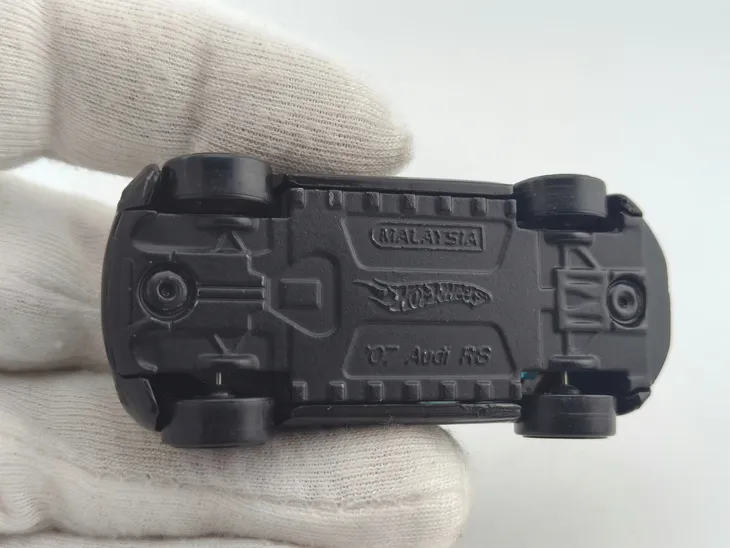 hot-wheels-07-audi-r8-marka-hot-wheels