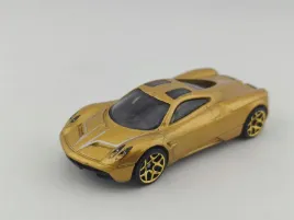 hot-wheels-pagani-hyuara