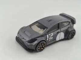 hot-wheels-12-ford-fiesta