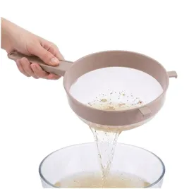 sitko-kuchenne-do-maki-18cm-z-uchwytami-drobna-siateczka-przesiewacz-taupe