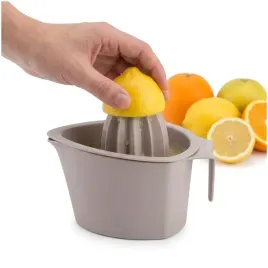 wyciskacz-do-cytrusow-reczny-300ml-pojemnik-miarka-sitko-taupe