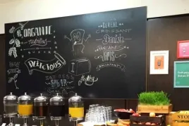 folia-tablicowa-menu-do-kredy-food-truck-przyczepa