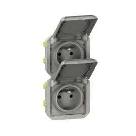 gniazdo-podwojne-z-uziemieniem-2x2p-z-pionowe-mechanizm-16a-250-v-szare