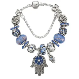 bransoletka-stylu-charms-z-zawieszka-dlon-i-niebieskimi-akcentami-16-cm