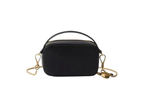 prada-mini-pouch-saffiano-leather-material-dominujacy-skora-naturalna