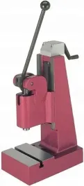 prasa-dzwigniowa-reczna1700kp-skok-60mm-berg-z-dzw