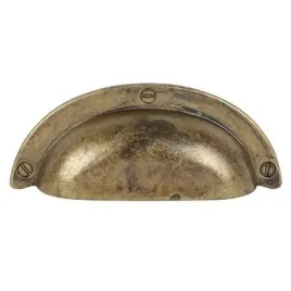 uchwyt-meblowy-muszelka-duza-95x38-raczka-mosiadz-patyna-l-64-mm
