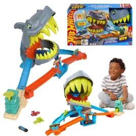 hot-wheels-city-zestaw-rekin-starcie-na-plazy-tor-wyscigowy-z-autkiem-4