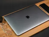 apple-macbook-pro-15-core-i7-32gb-ram-grafika-amd-touchbar-hub-klasa-a-rodzaj-karty-graficznej-grafika-dedykowana