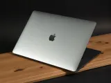 apple-macbook-pro-15-core-i7-32gb-ram-grafika-amd-touchbar-hub-klasa-a-typ-dysku-twardego-ssd