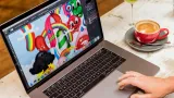 apple-macbook-pro-15-core-i7-32gb-ram-grafika-amd-touchbar-hub-klasa-a-material-metal