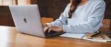 apple-macbook-pro-15-core-i7-32gb-ram-grafika-amd-touchbar-hub-klasa-a-technologia-akumulatora-litowo-jonowy