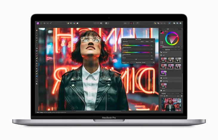 apple-macbook-pro-15-core-i7-32gb-ram-grafika-amd-touchbar-hub-klasa-a-multimedia-glosniki-kamera-mikrofon