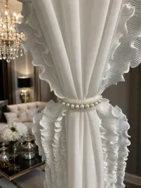 firana-anabel-z-falbanami-140x250-cm-szyfon-tasma-falbany-glamour-troczek