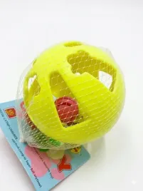 zabawka-pilka-plastikowa-duza-dla-kota